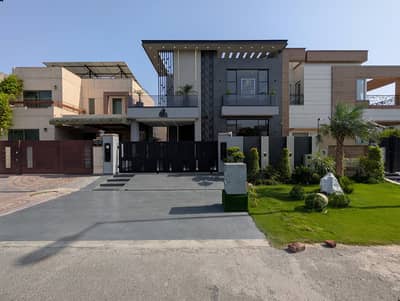 SYED BROTHERS PROUDLY OFFERS: 10-Marla Elegant And Fully Maintained Modern Bungalow with Basement Is Available In The Best Block Of DHA Lahore.