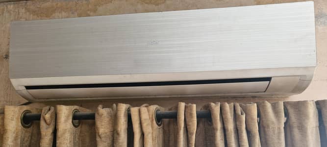 Haier 1.5 ton Non-Inverter AC in Running Condition with gas