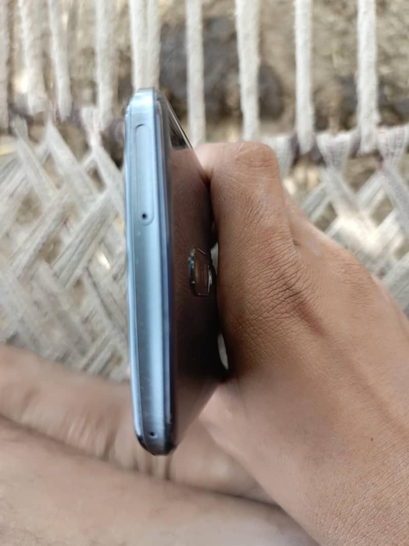 Sharp Aquos Zero 2 3