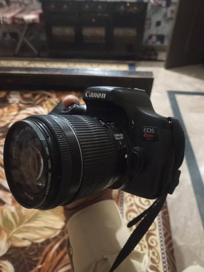 Canon E0S T6i DSLR camera