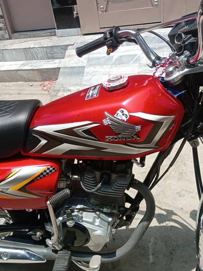Honda 125 best neet and clean bike
