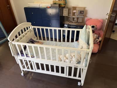 Baby's Cot Baby's Wodden Cot