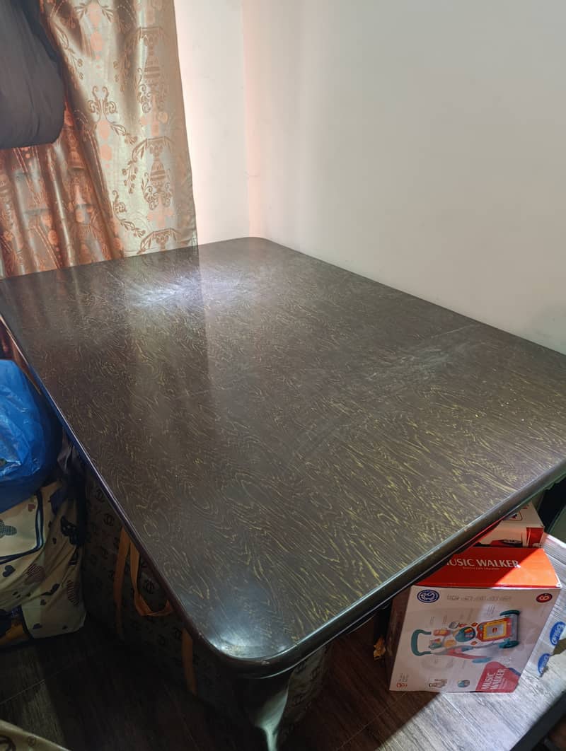 Dining table 0
