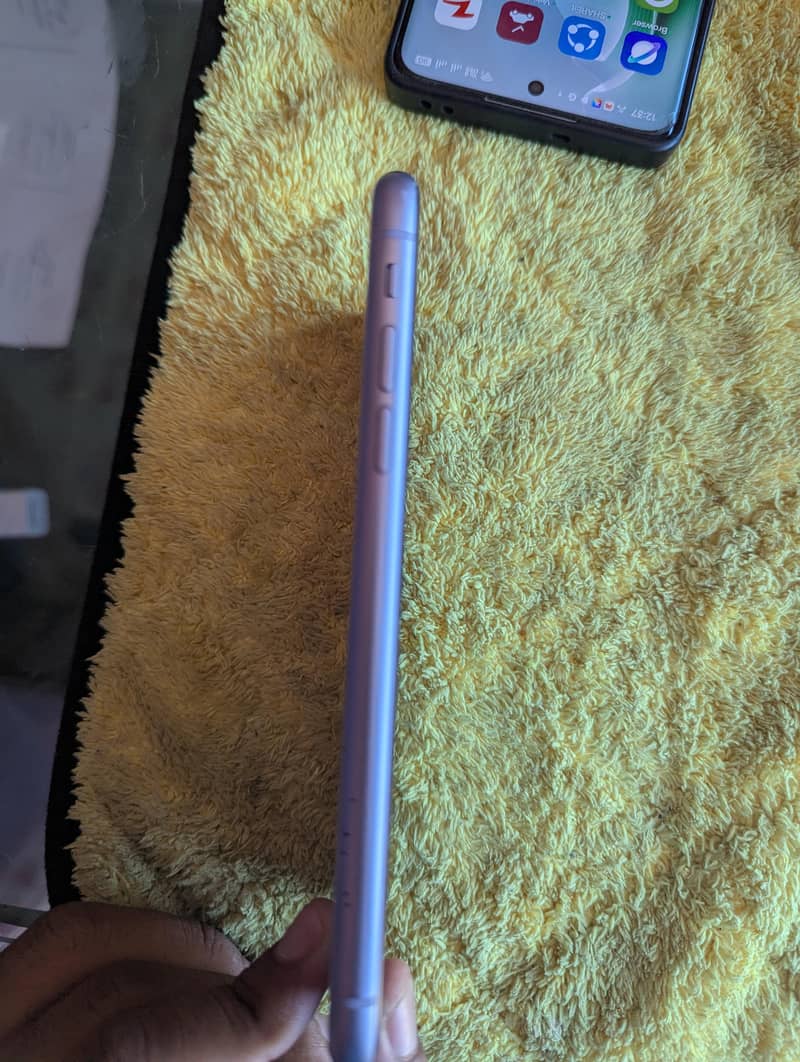 Apple iPhone 11 3