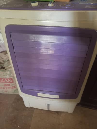 12 volt DC plastic color bilkul ok Pani wali Motor b ok ha