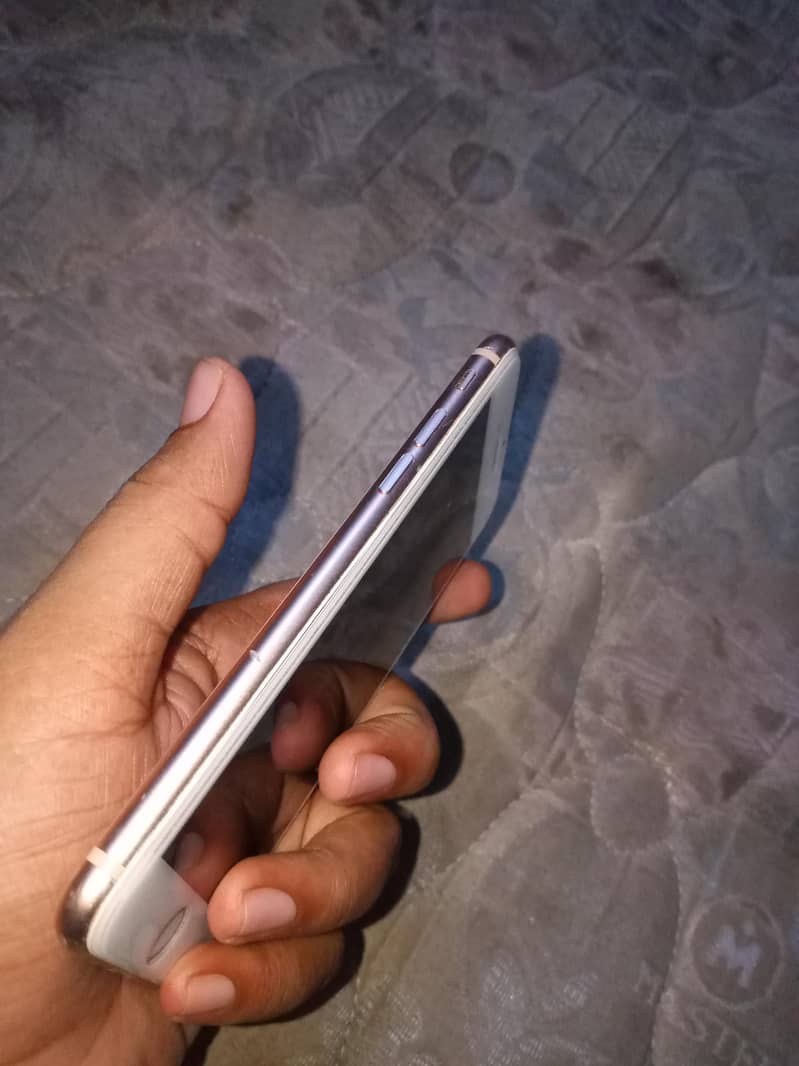Apple iPhone 8 3