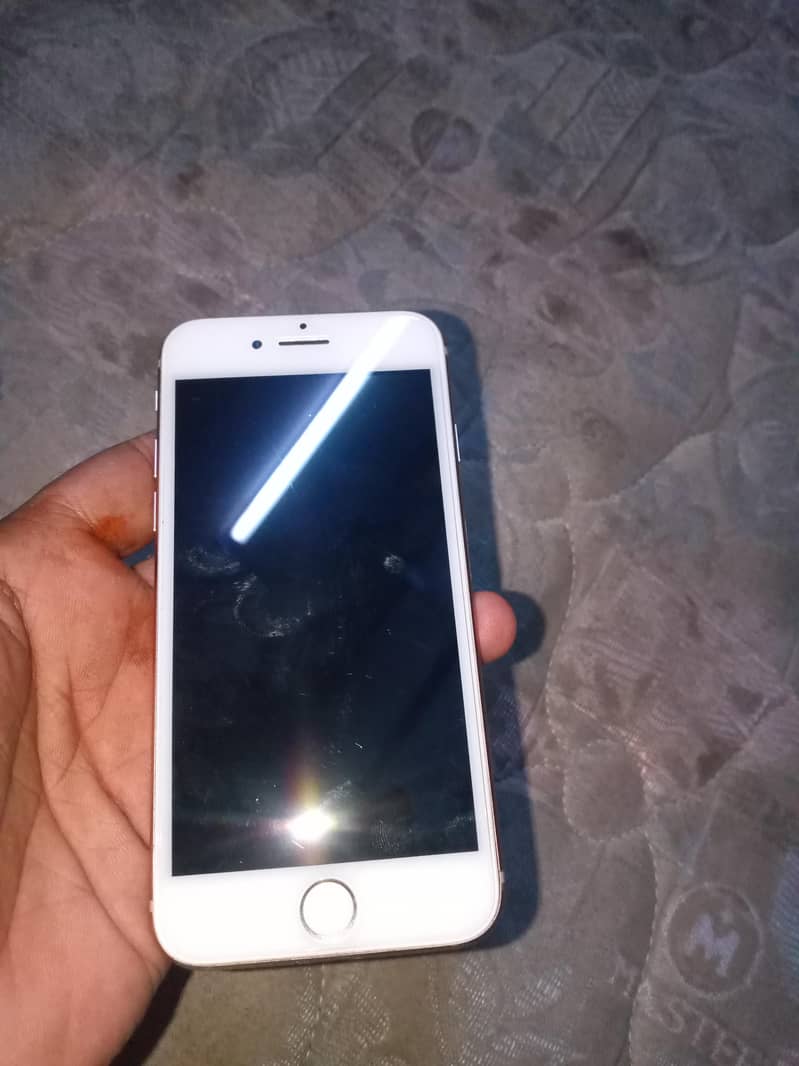 Apple iPhone 8 4
