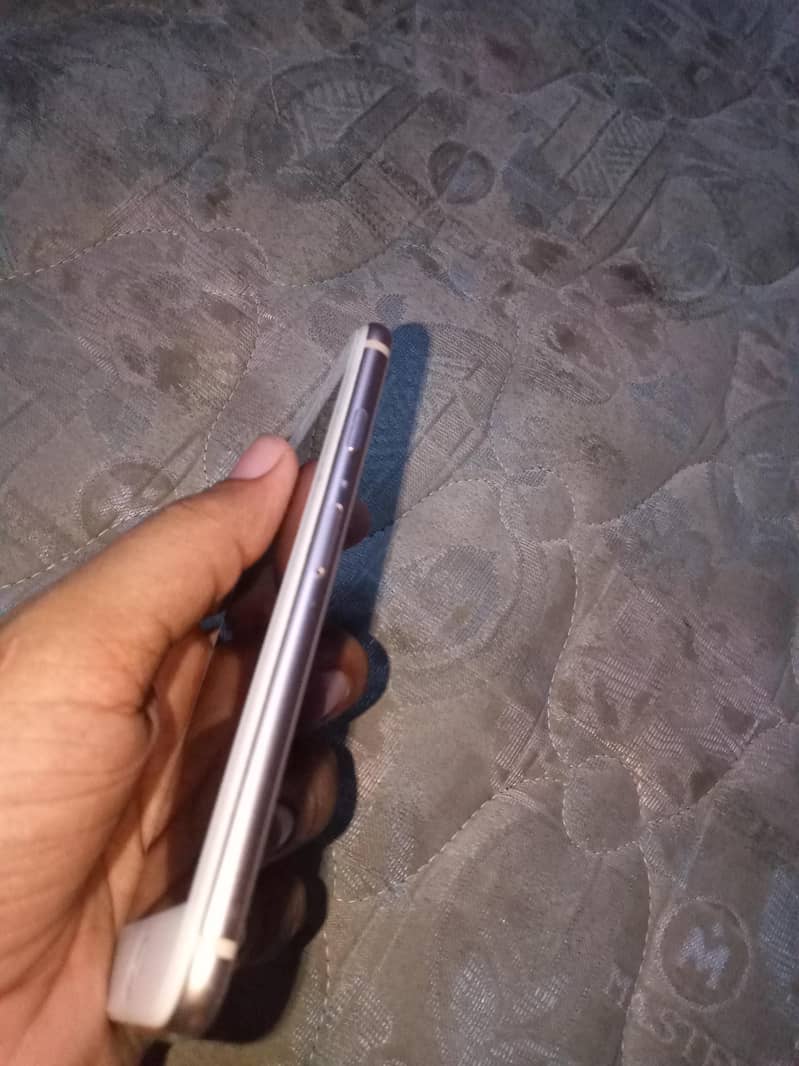 Apple iPhone 8 5