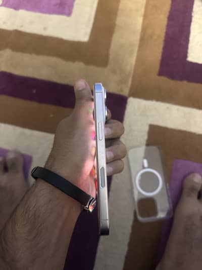 Apple iPhone 16 Pro jv