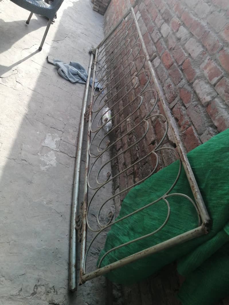 سیڑھیوں کی تین گریلے 3