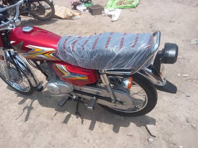honda 125 lush condition  totally genuine