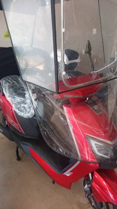 E80 racing saige electric Scooty