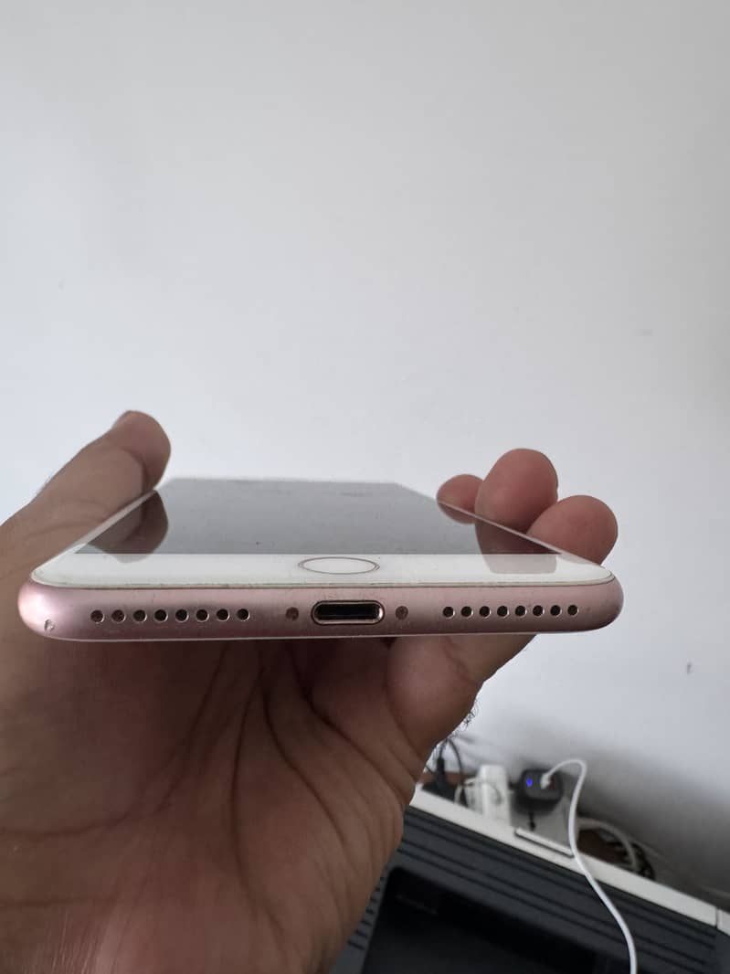 Apple iPhone 7 Plus 5