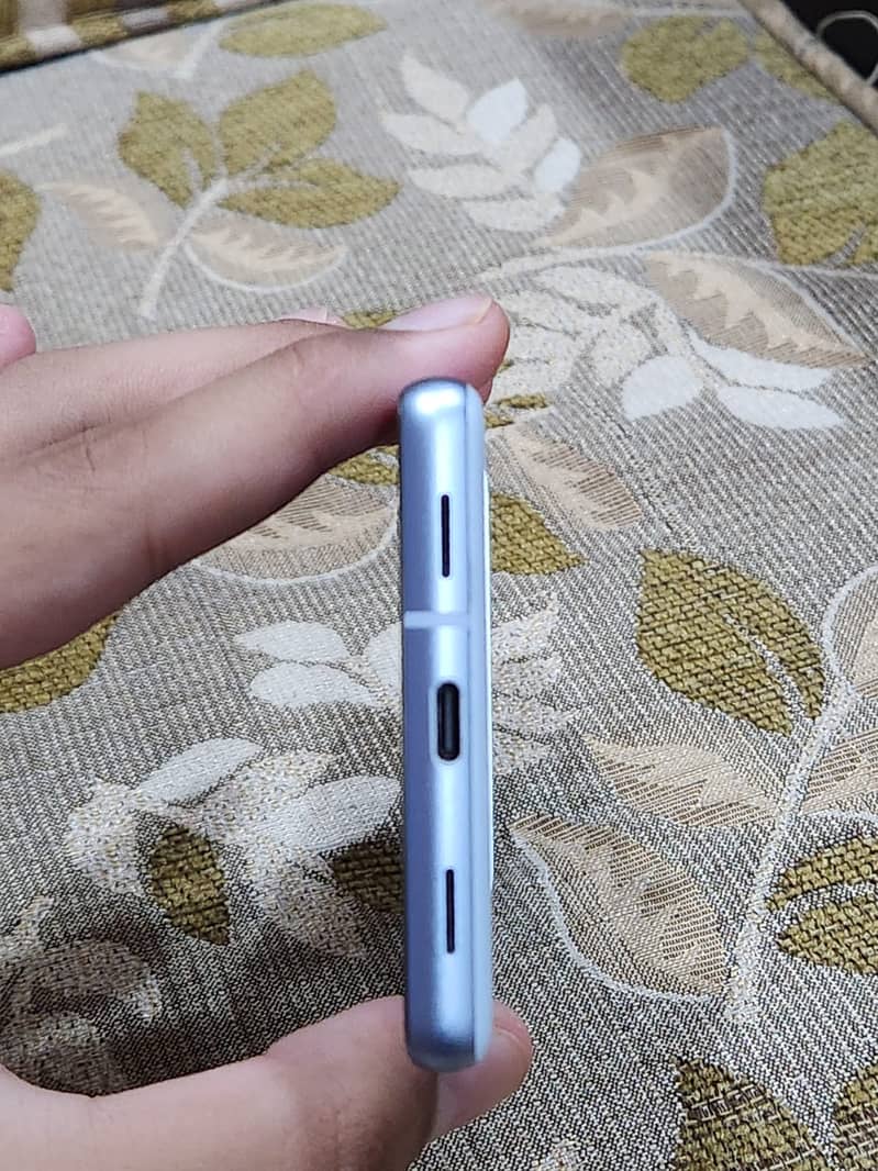 Google Pixel 7a 5