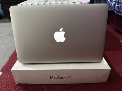 MacBook air 2013 i5 with box