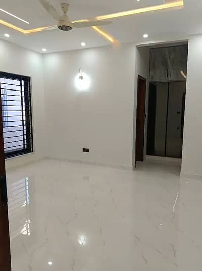 G 13 10 MARLA HOUSE UPAR POTION FOR RENT
