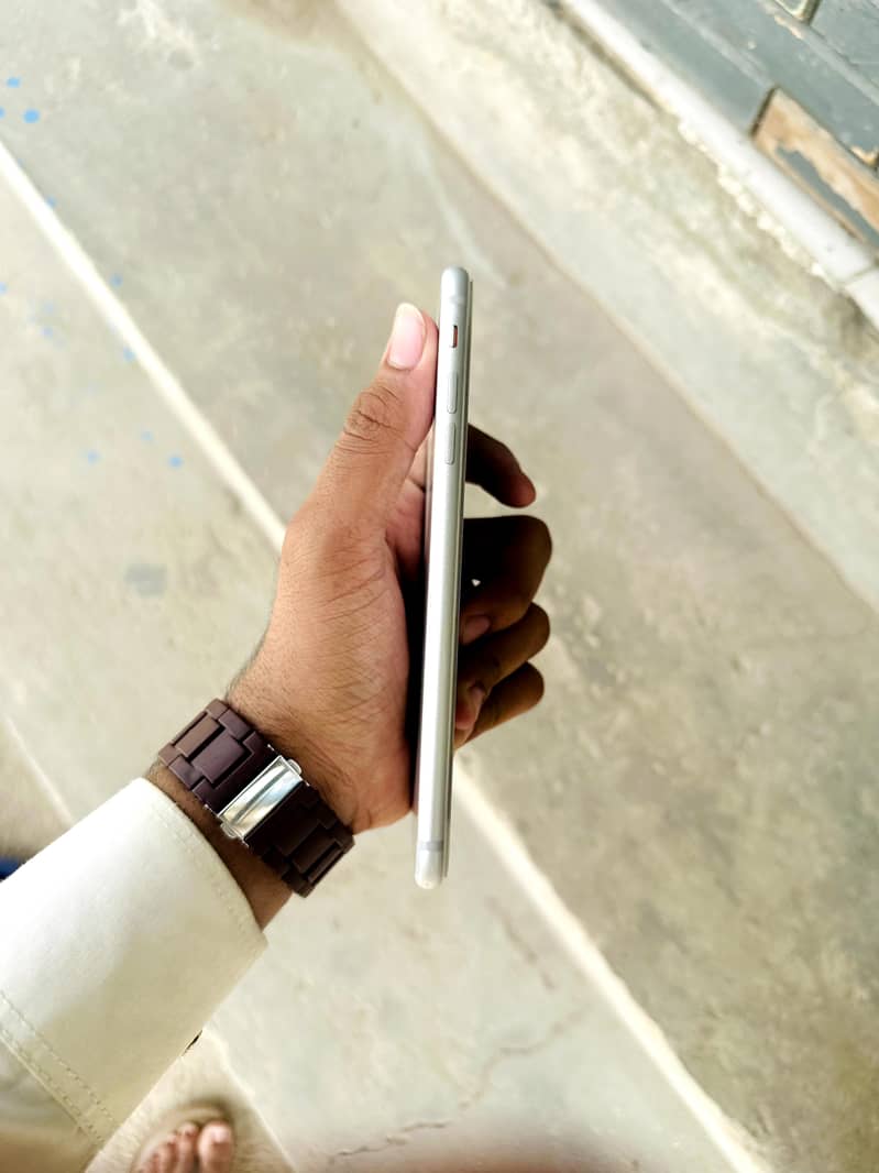 Apple iPhone 7 Plus 0