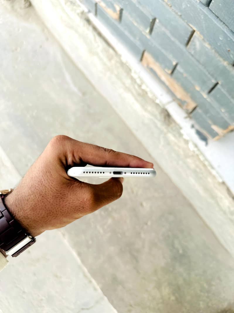 Apple iPhone 7 Plus 2
