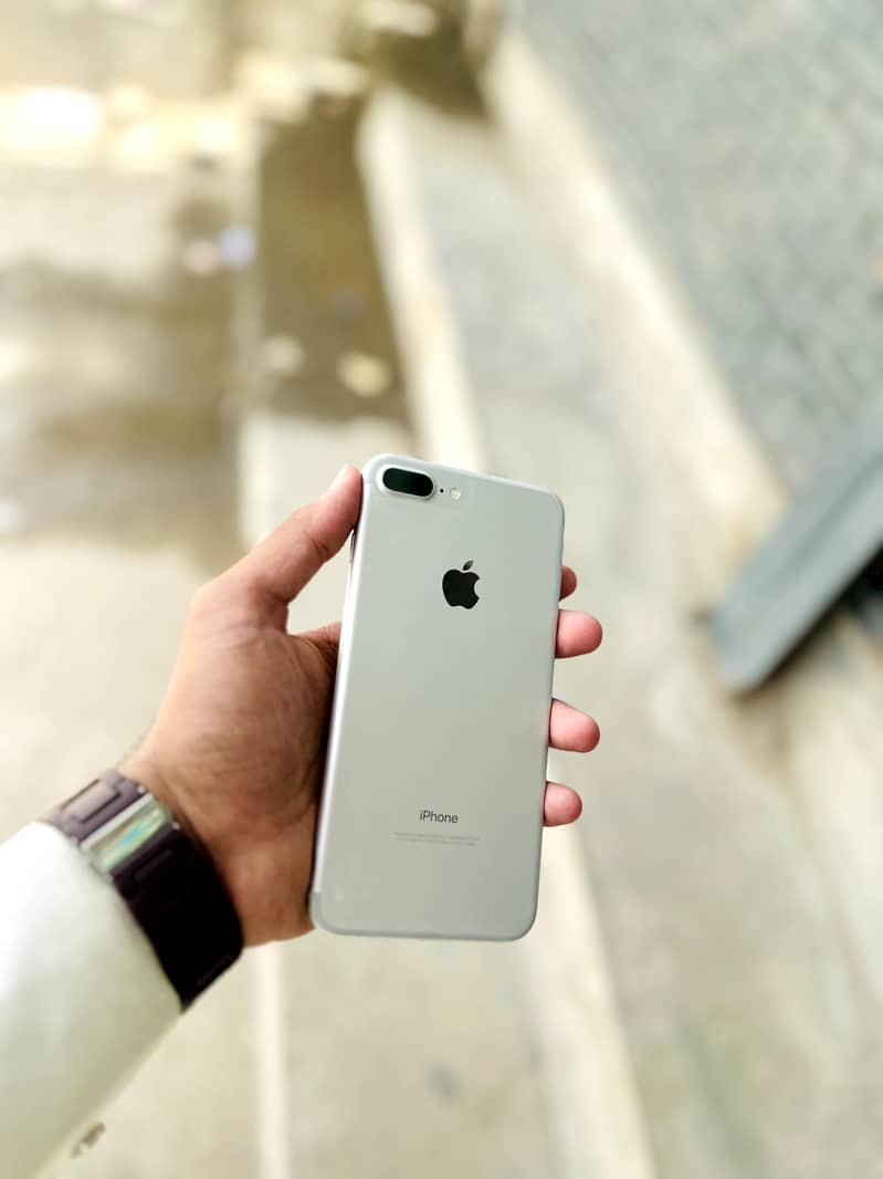 Apple iPhone 7 Plus 4