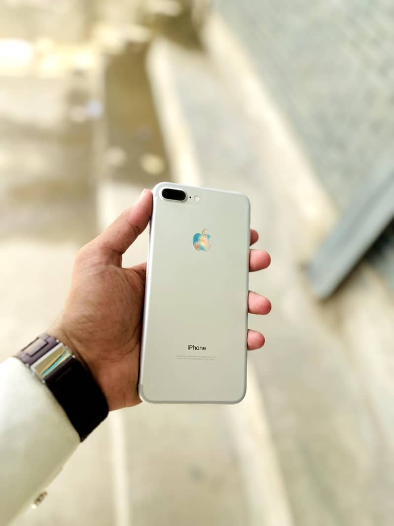 Apple iPhone 7 Plus 5