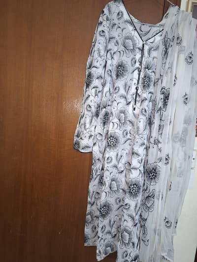 Bareeze lawn suit