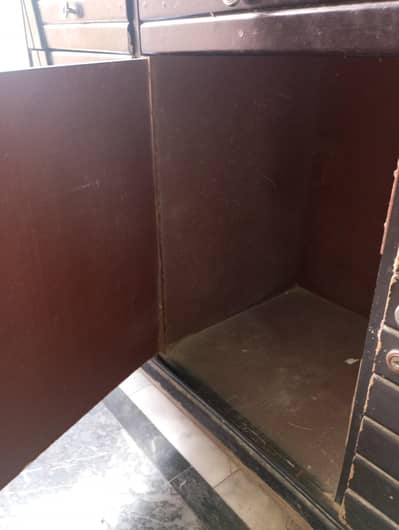 wardrobe (bartano wali almari)