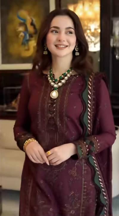 پہن کر خود کو شہزادی محسوس کریں گی - اتنا نازک اور ہیوی کام ہے`