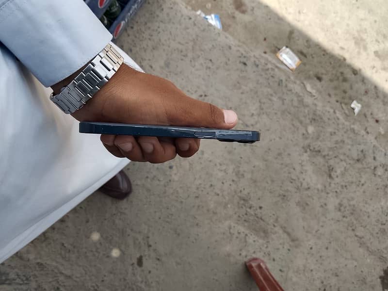 Apple iPhone 13 1