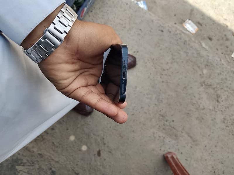 Apple iPhone 13 3