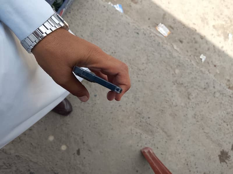 Apple iPhone 13 4
