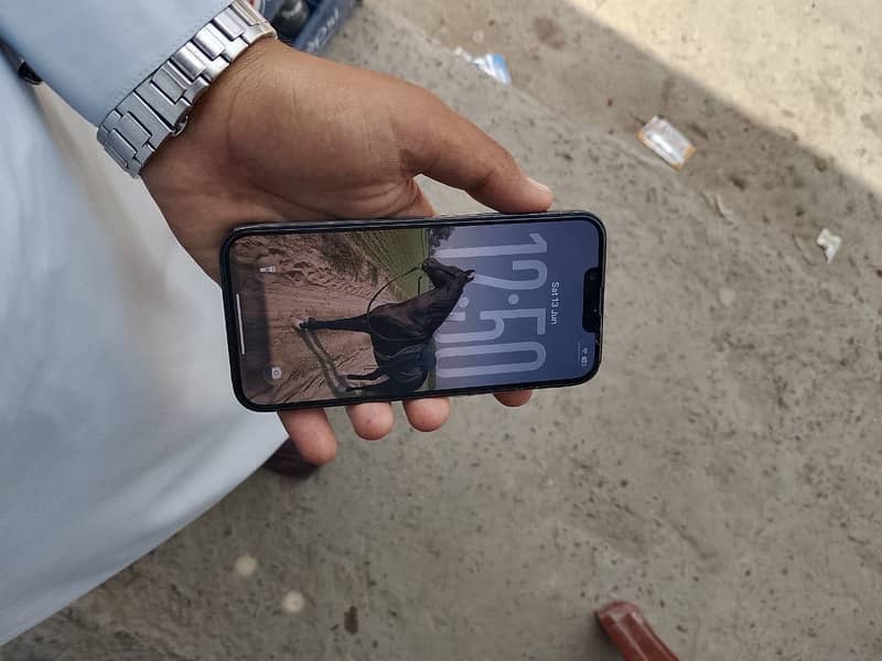Apple iPhone 13 5