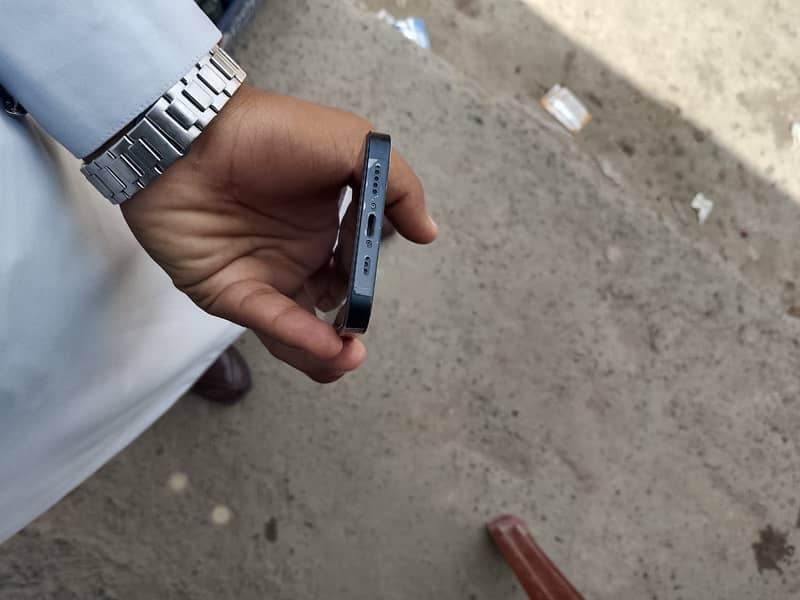 Apple iPhone 13 6