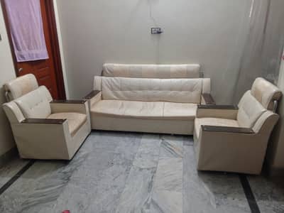 6 Month Used Lush Condition 5-Seater Sofa Set For Sale