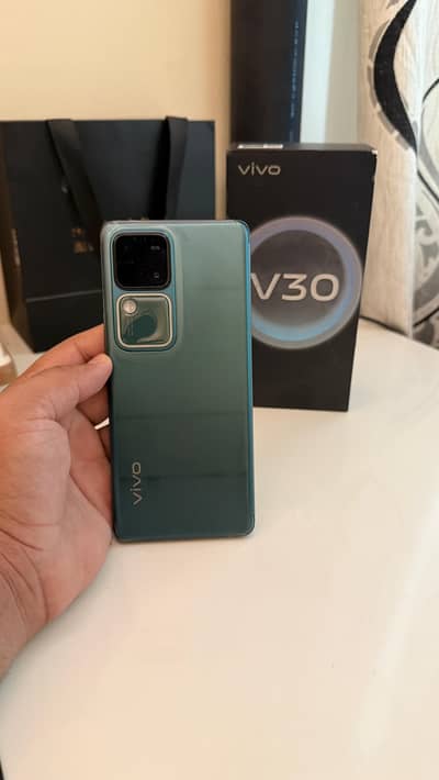 Vivo V30