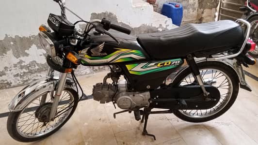 Honda cd70 in good condition for black lovers.