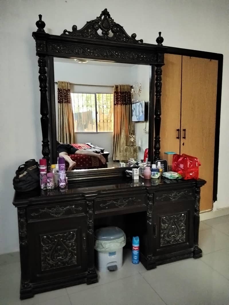 dressing table 1