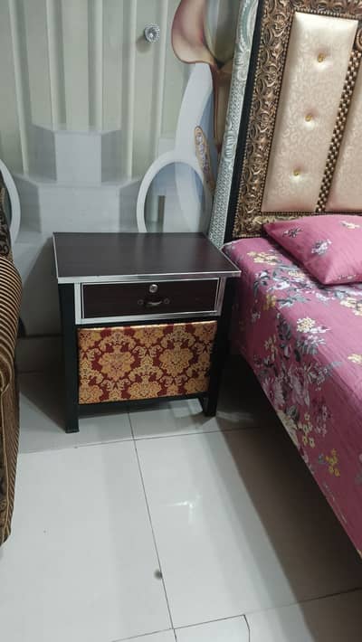 Double bed \ king size bed \ bed room Furniture  take this title and g