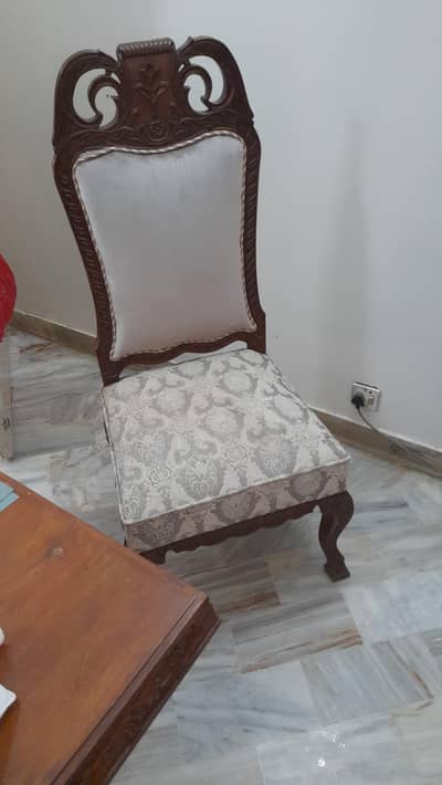 dining table fr sale