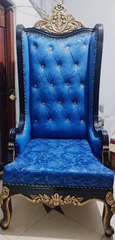 2 Royal solid shisham sofa and 1 round table