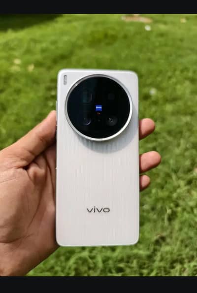 Vivo x200ultra for sell. 0325 7045886
