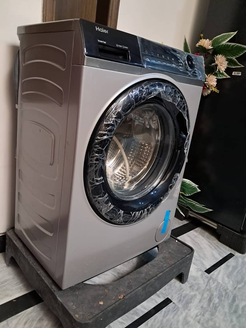 Haier Automatic FrontLoad Washing Machine 1