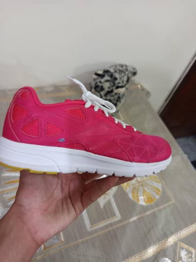 SHOE HUB