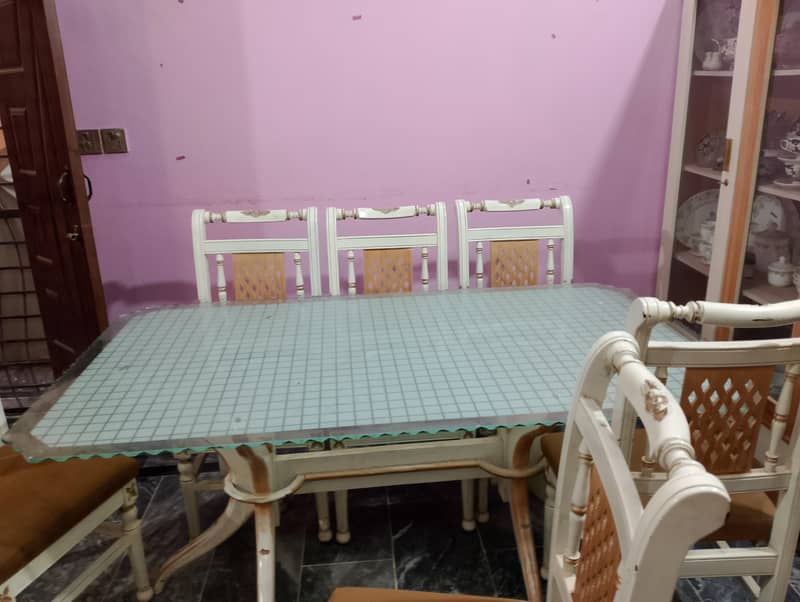 Dining table 0