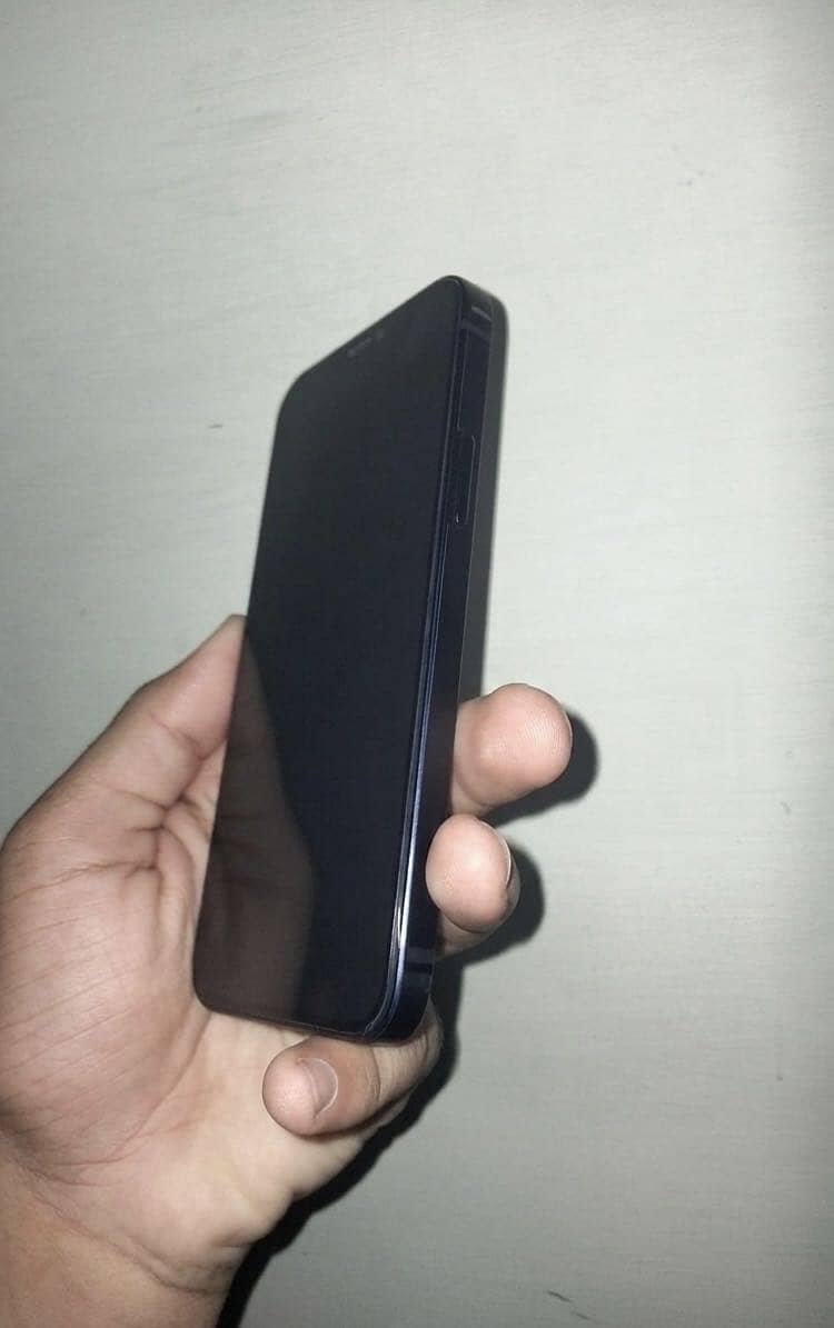 Apple iPhone 12 3