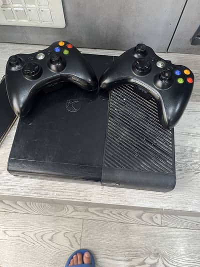 Xbox 360 Console + 2 Original Controllers – Excellent Condition