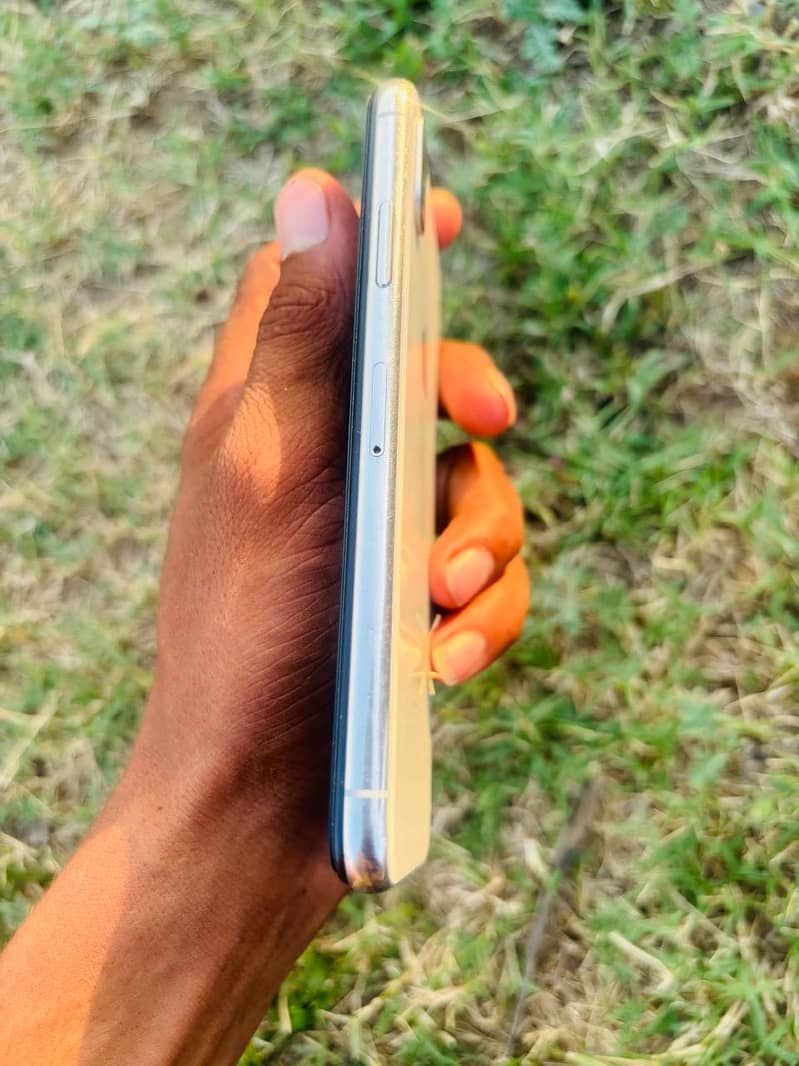 Apple iPhone X 5