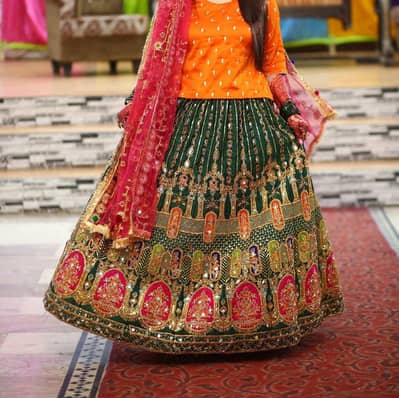 bridal mehndi lehnga set