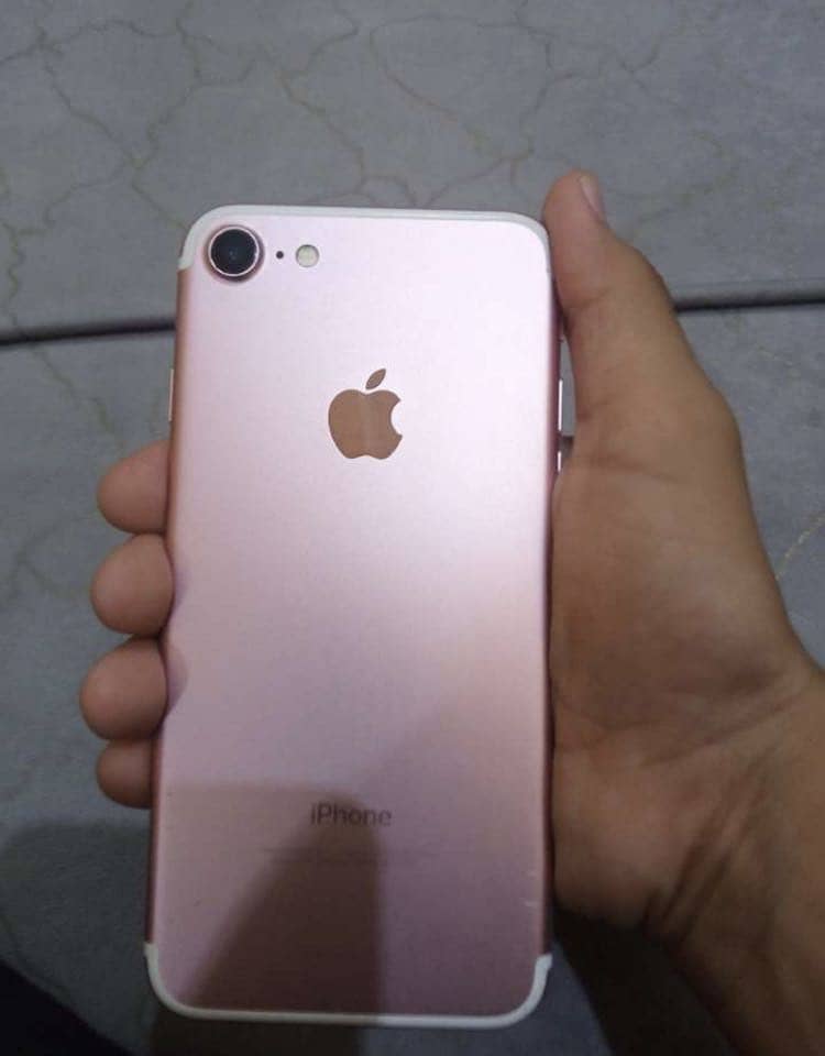 Apple iPhone 7 3