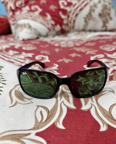 original RayBan sunglass Model RB 4068
