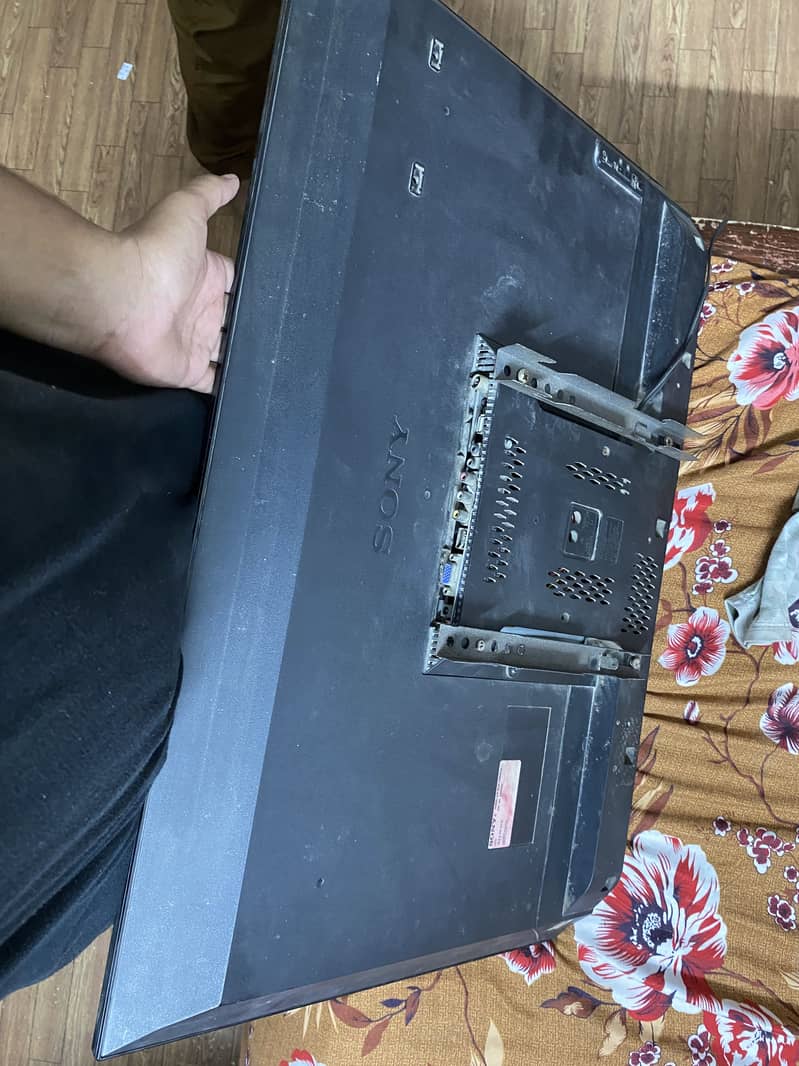 32 inch LCD 1